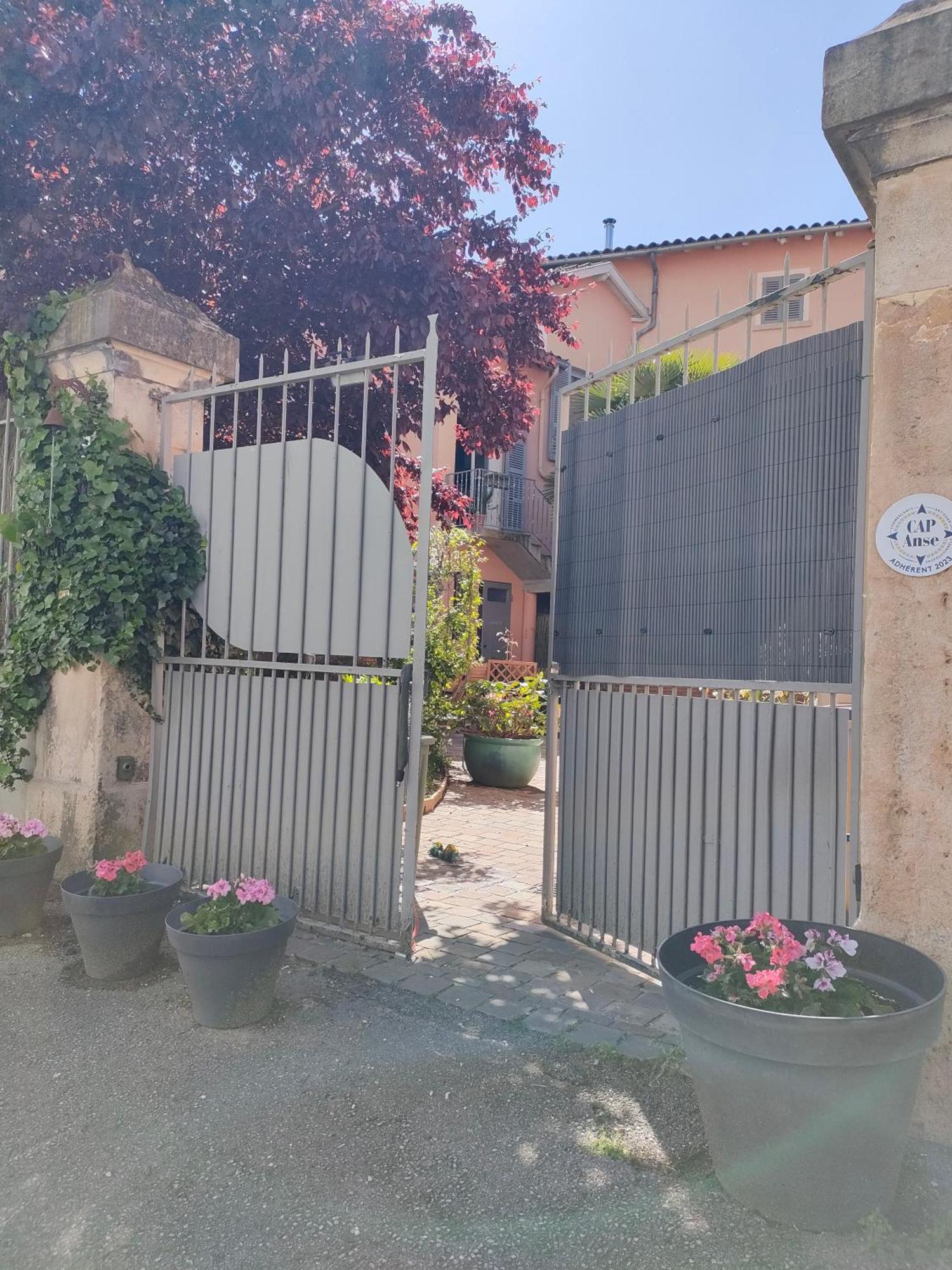 昂斯La Chamade En Beaujolais住宿加早餐旅馆 外观 照片